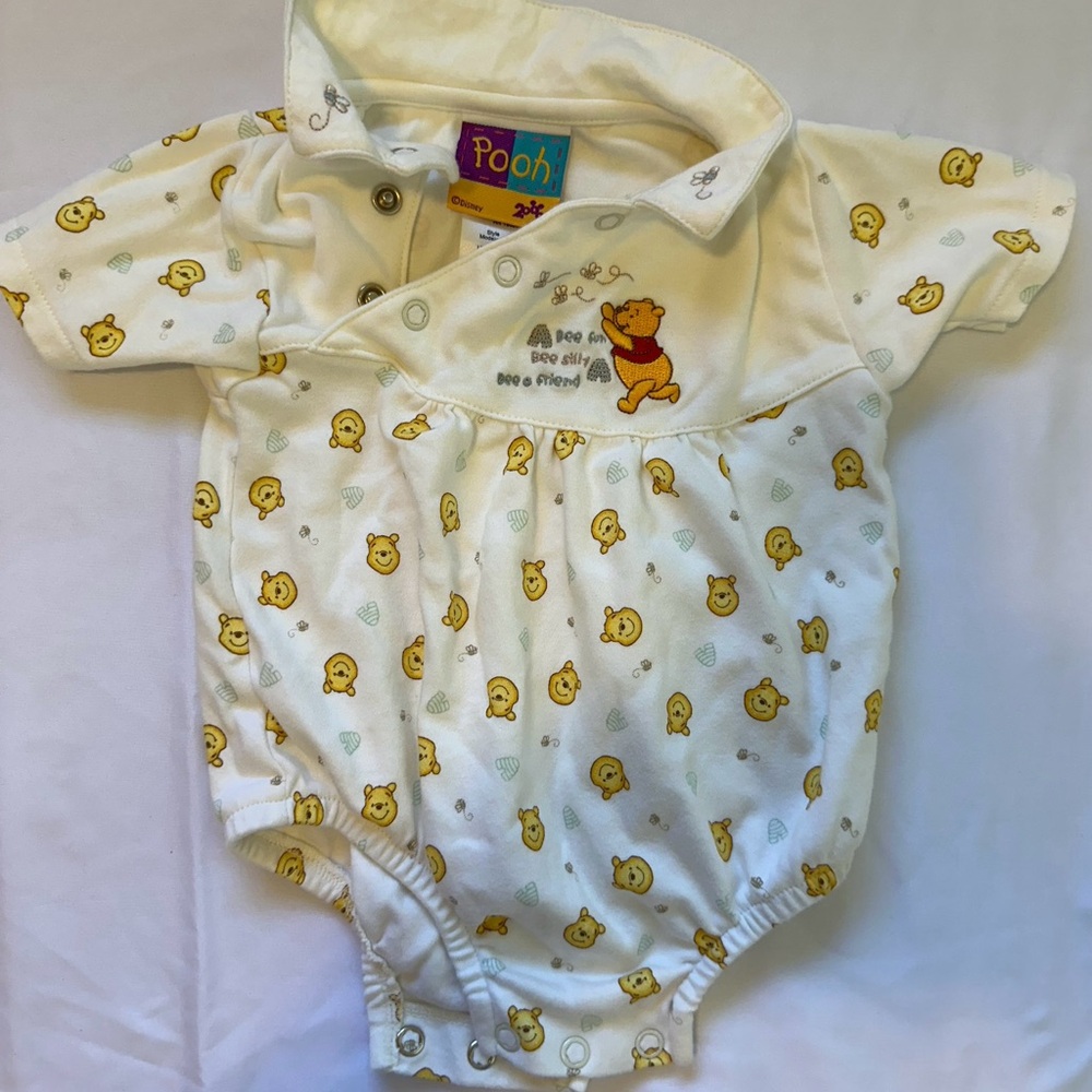 VINTAGE POOH BODYSUIT!!